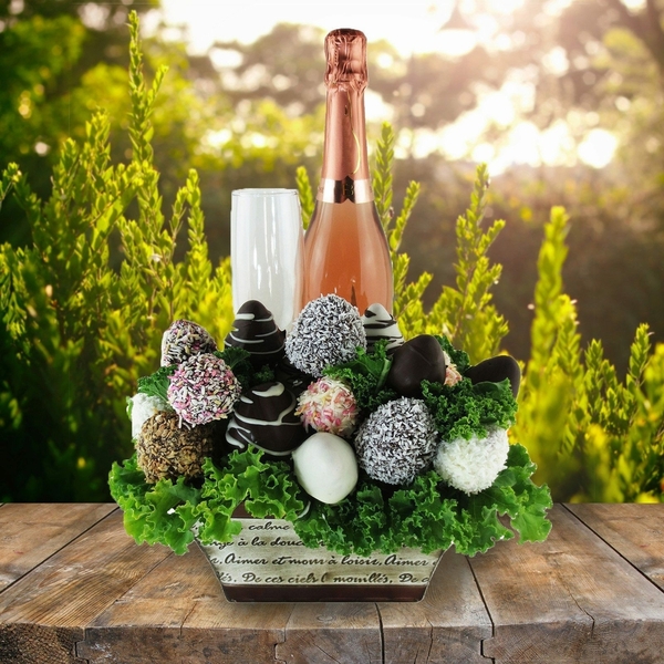 strawberries_and_champagne_gift_basket_2000x